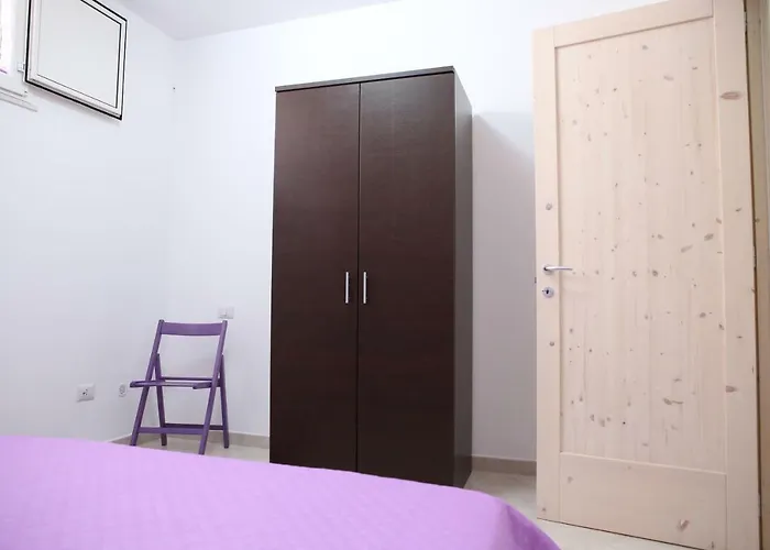 Sofia مارينا دي بيسكولوس